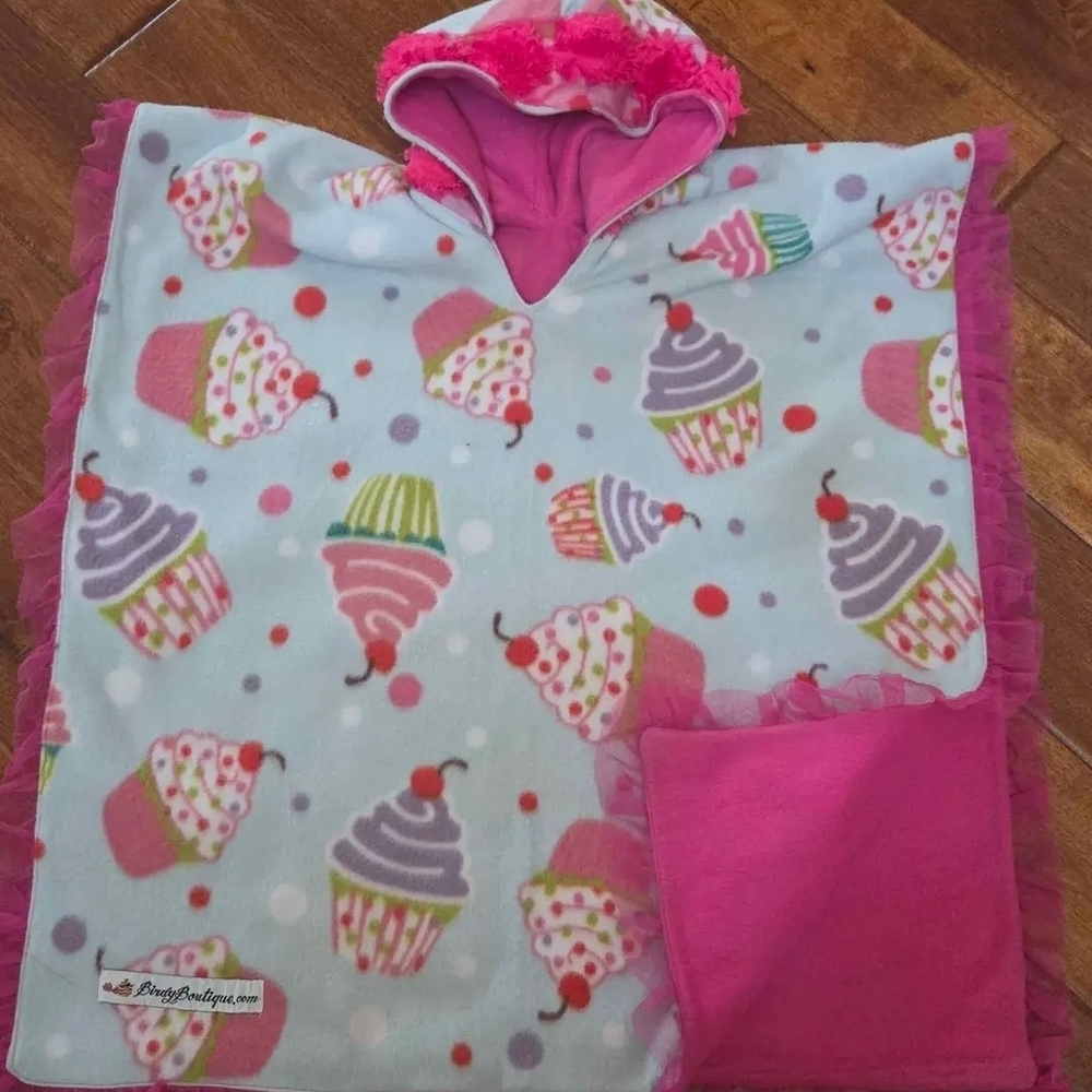 Cupcake Print Kids Carseat Poncho with Hood